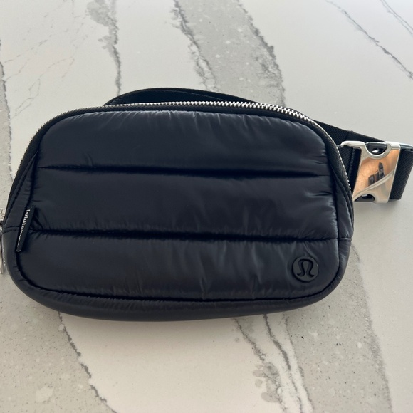 lululemon quilted Everyweat crossbody black with metal hatdware - Picture 1 of 10